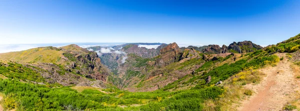 Зробити Pico Arieiro панорамним видом — стокове фото