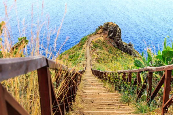 Escadas que levam até a praia — Fotografia de Stock