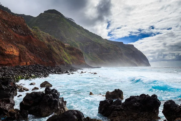 Kusten och klippor på Porto Moniz — Stockfoto