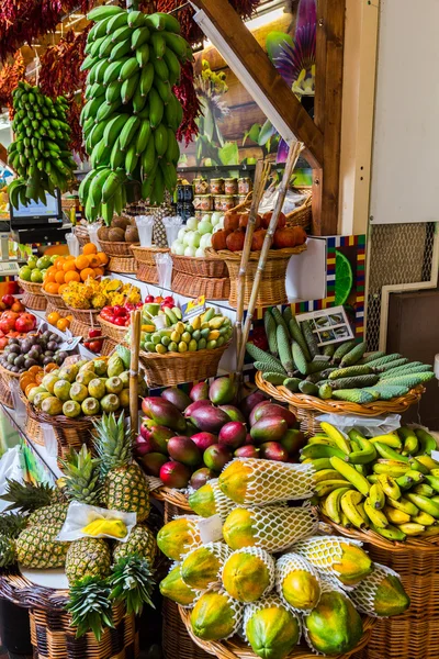 Frutas exóticas frescas en Mercado Dos Lavradores — Foto de Stock