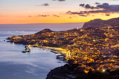 Gece Funchal havadan görünümü