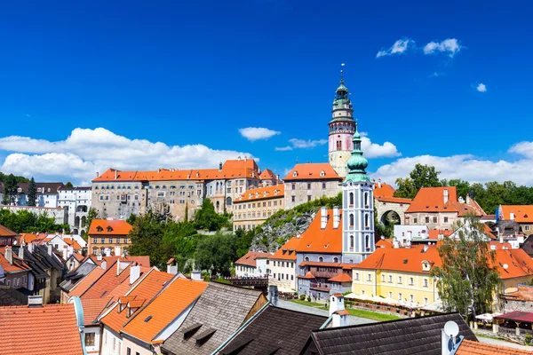 Utsikt över slottet och hus — Stockfoto