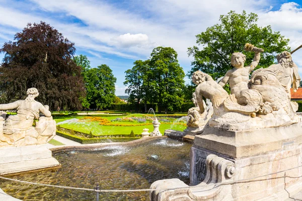 Jardines de la ciudad histórica checa — Foto de Stock