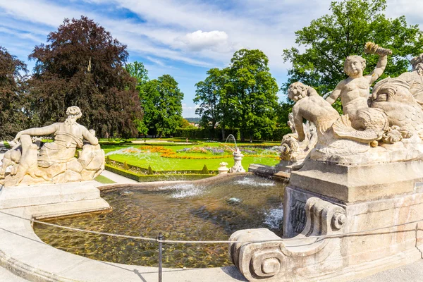 Jardines de la ciudad histórica checa — Foto de Stock