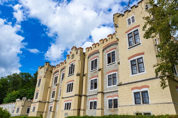 Castelo Hluboka nad Vltavou na República Checa — Fotografia de Stock