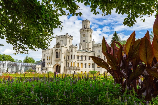 Замок hluboka nad vltavou в Чехії — стокове фото