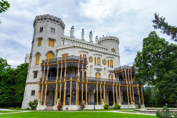 Castillo Hluboka nad Vltavou en República Checa — Foto de Stock