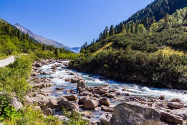  Alpler hızlı dağ dere