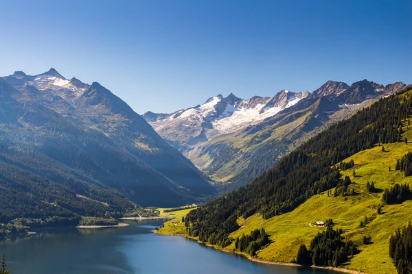 Dalen av Speicher Durlassboden lake — Stockfoto