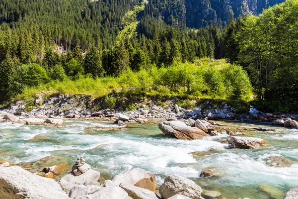 Початок знаменитих водоспадів Krimml — стокове фото