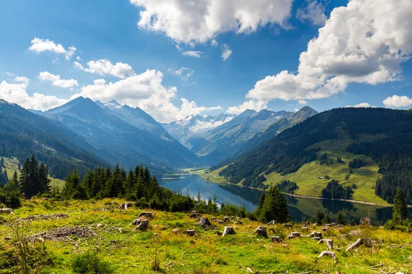 Vallei van Speicher Durlassboden lake — Stockfoto