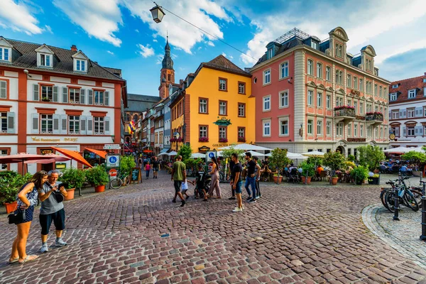 Heidelber Německo Července 2019 Tržiště Plné Turistů Radnice Heidelbergu Německu — Stock fotografie