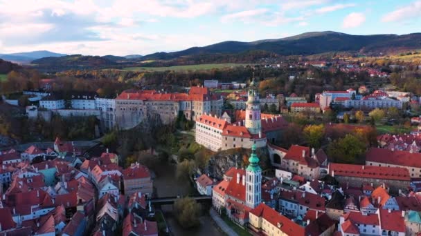 Letecký Pohled Historické Centrum Města Český Krumlov Břehu Řeky Vltavy — Stock video