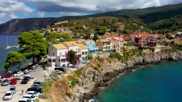 Pueblo Assos Cefalonia Grecia Bahía Color Turquesa Mar Mediterráneo Con — Vídeos de Stock