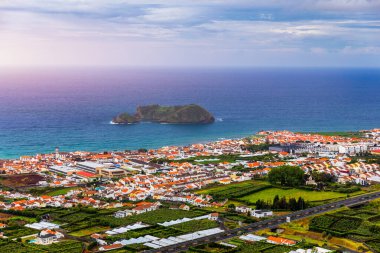 Nossa Senhora da Page kilisesinden Vila Franca do Campo adası. San Miguel Adası, Portekiz. Azores 'e git. San Miguel Adası yakınlarındaki Vila Franca do Campo Adası, Azores, Portekiz.