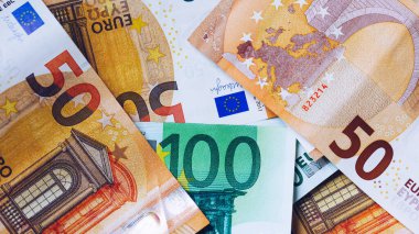 Euro parası, Avro nakit geçmişi. Avrupa Birliği 'nin banknotları. Avro parası. Farklı değerlere sahip birçok Euro banknotları. 