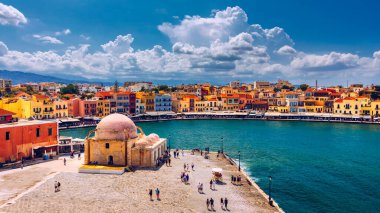 Yunanistan 'ın Girit adasındaki Chania kasabasının eski Venedik limanındaki camii. Chania 'daki eski cami. Chania Girit 'teki Yeniçeriler ya da Kioutsouk Hasan Camii. Hanya Körfezi 'ndeki Türk camii. Girit, Yunanistan.