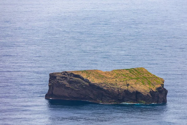 亚速尔全景自然景观 美丽的葡萄牙风景岛 火山口和绿地中美丽的泻湖 旅游景点和旅游目的地 葡萄牙亚速尔 — 图库照片