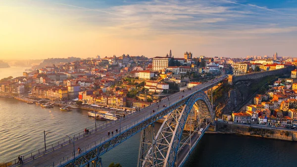 Malowniczy Widok Stare Miasto Architektury Molo Nad Rzeką Duoro Porto — Zdjęcie stockowe