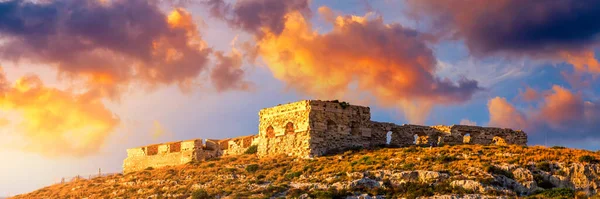 卡利亚里 圣伊格纳奇奥要塞废墟全景 意大利撒丁岛卡利亚里市圣伊格纳奇奥堡 炎热的夏天 — 图库照片