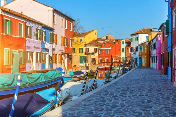 Calle Con Edificios Coloridos Isla Burano Venecia Italia Arquitectura Monumentos — Foto de Stock