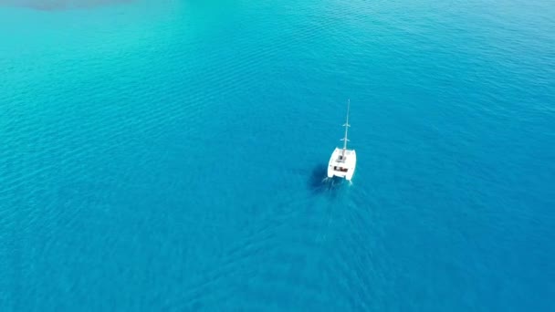 Yate Laguna Día Soleado Velero Yate Mar Dron Fotografía Aérea — Vídeos de Stock