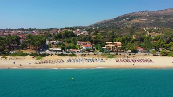 斯卡拉 希腊克法隆尼亚岛上的顶级海滩之一 斯卡拉海滩上壮观的景色 希腊Kefalonia的Skala海滩 有柔软的沙子和绿松石水 — 图库视频影像