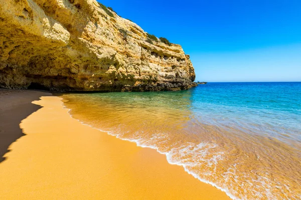 Onda Suave Oceano Azul Praia Tropical Arenosa Contexto Praia Paradisíaca — Fotografia de Stock