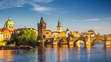 Çek Cumhuriyeti Prag 'da Vltava Nehri ve Charles Köprüsü