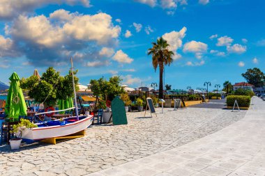 Lixouri Yunanistan 'ın en büyük ikinci kentidir. Şehir ve liman manzarası, Cefalonia adası, İyon, Yunanistan. 