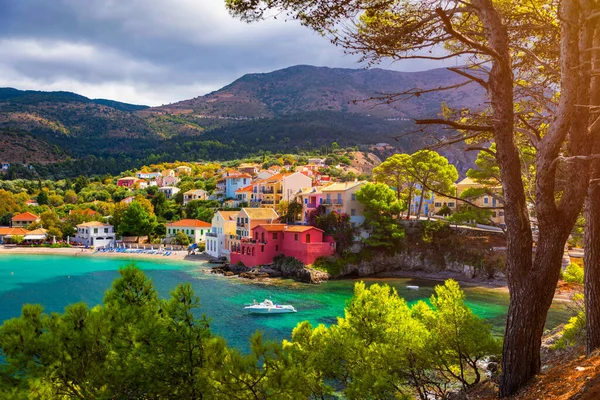 Baía Cor Turquesa Mar Mediterrâneo Com Belas Casas Coloridas Aldeia — Fotografia de Stock