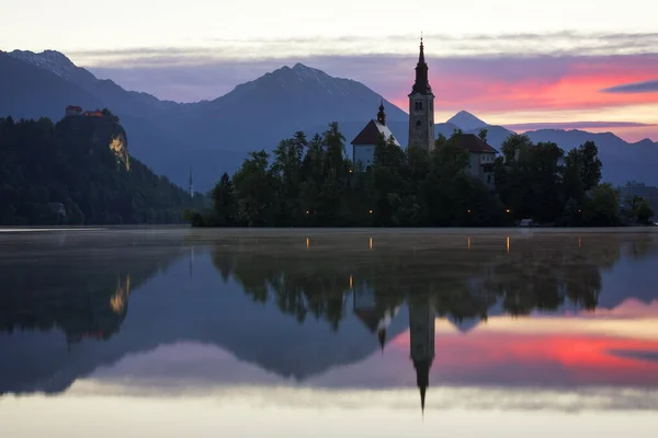 호수의 호수의 필그림 사거리를 마리아와 몽소승천 슬로베니아 — 스톡 사진