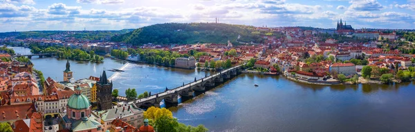 Praga Vista Aérea Primavera Cênica Arquitetura Cais Cidade Velha Praga — Fotografia de Stock