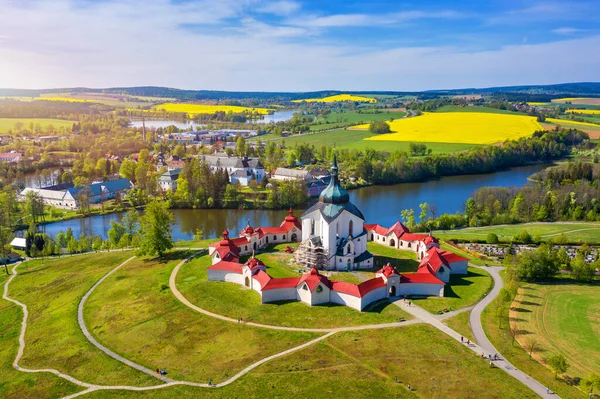 Ovanifrån Kyrkan John Nepomuk Zdar Nad Sazavou Tjeckiska Republiken Pilgrimskyrkan — Stockfoto