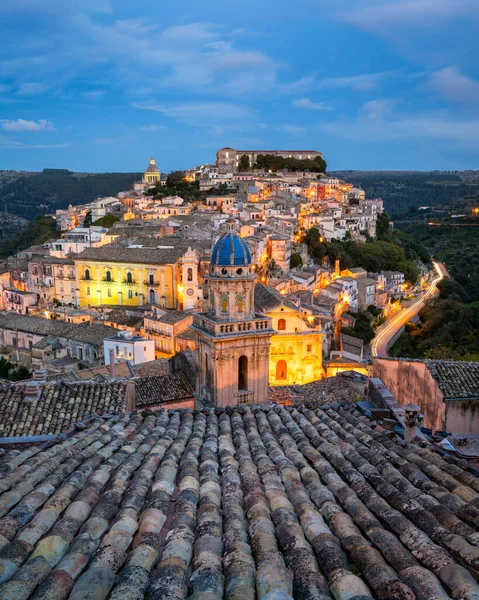 Ragusa (Ragusa Ibla), İtalya 'nın Sicilya adasındaki UNESCO miras kasabası. Ragusa İbla 'daki şehir manzarası, Ragusa ili, Val di Noto, Sicilya, İtalya. 