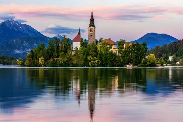 Озеро Бледі Церквою Марії Успіння Невеликому Острові Bled Slovenia Europe — стокове фото