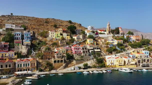 Vista Sobre Symi Simi Puerto Isla Yates Barcos Clásicos Casas — Vídeos de Stock