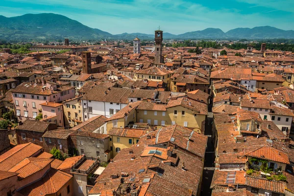 Pohled přes italské město Lucca — Stock fotografie