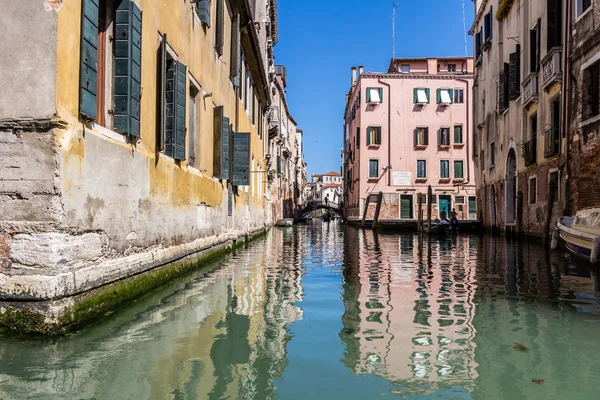 Venise paysage urbain, canaux d'eau — Photo