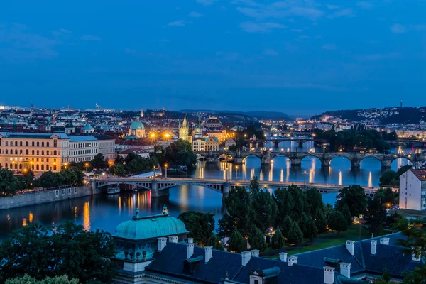 Praga ciudad en la noche — Foto de Stock