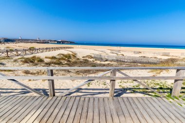 Okyanus kumsalda Tarifa