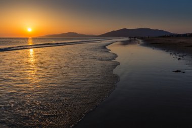 Okyanusun üzerinde gün batımı