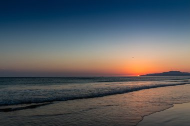 Okyanusun üzerinde gün batımı