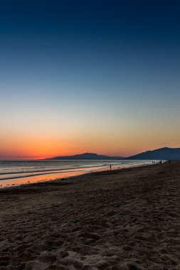Okyanusun üzerinde gün batımı