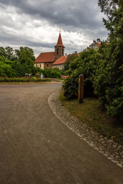 Park Pruhonice in de buurt van Praag — Stockfoto