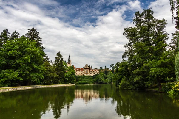 Parque Pruhonice cerca de Praga, República Checa — Foto de Stock