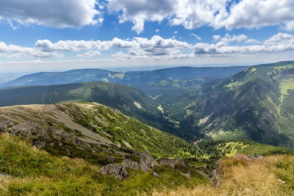 Landschap van de bergketen — Stockfoto