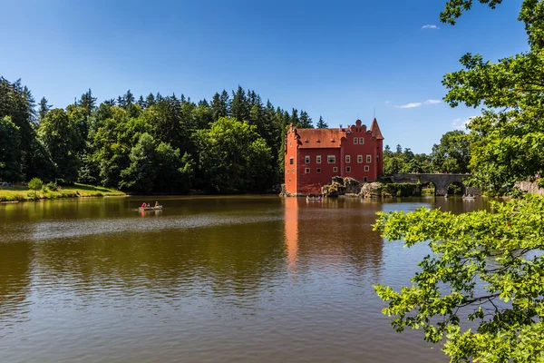 Il castello / castello rosso Cervena Lhota — Foto Stock