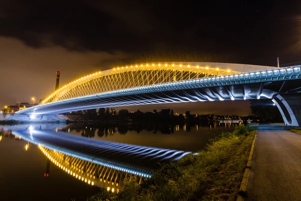 Vista nocturna del Puente de Troja — Foto de Stock