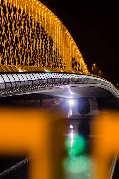 Ночной вид на Тройский мост — стоковое фото